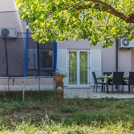 Apartments Pino Pula Exterior photo