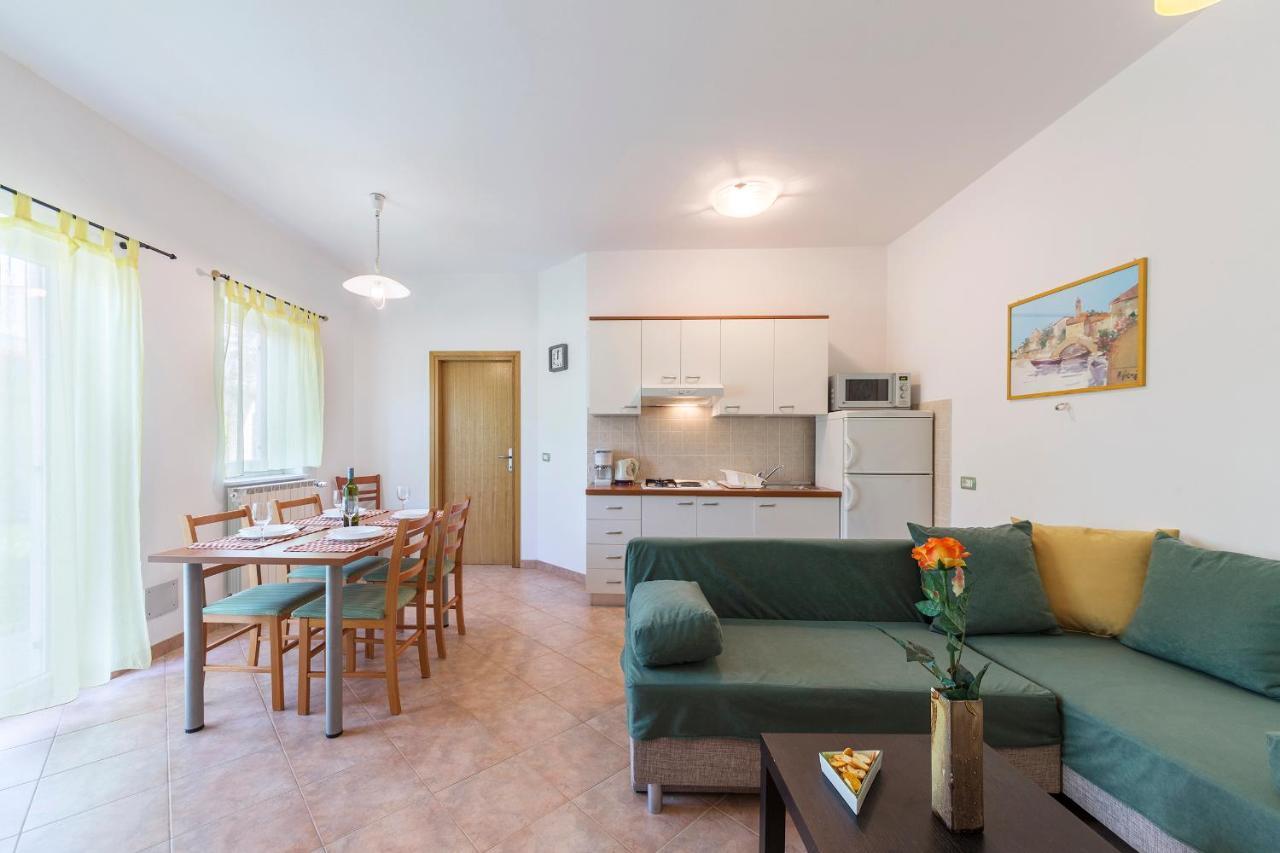 Apartments Pino Pula Exterior photo