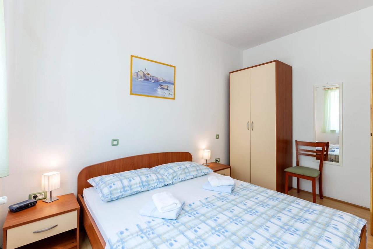 Apartments Pino Pula Exterior photo