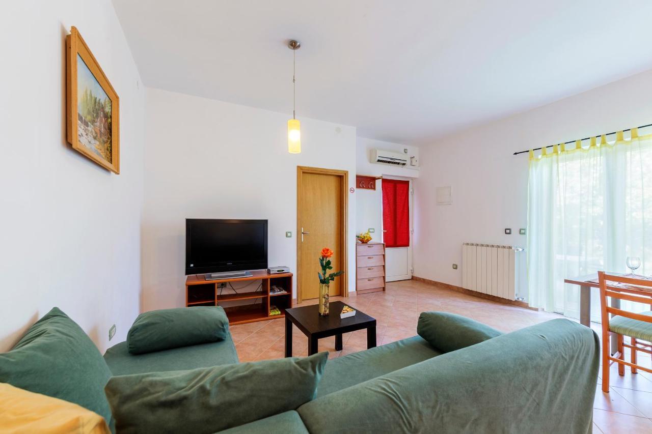 Apartments Pino Pula Exterior photo