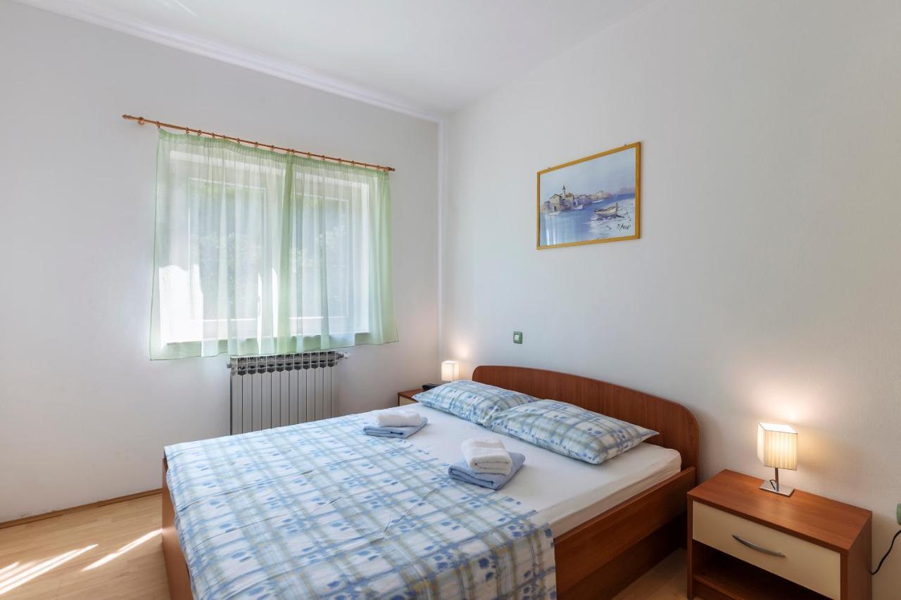 Apartments Pino Pula Exterior photo