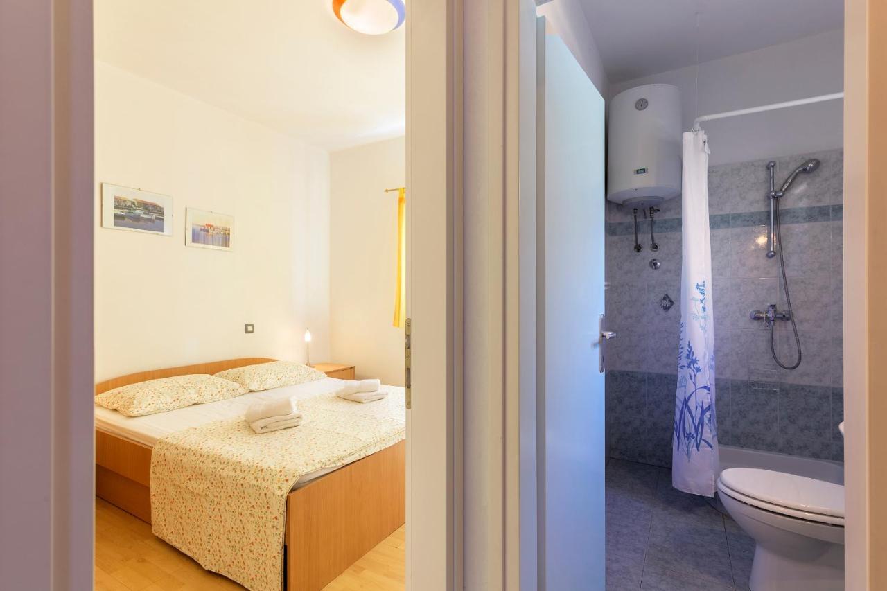 Apartments Pino Pula Exterior photo