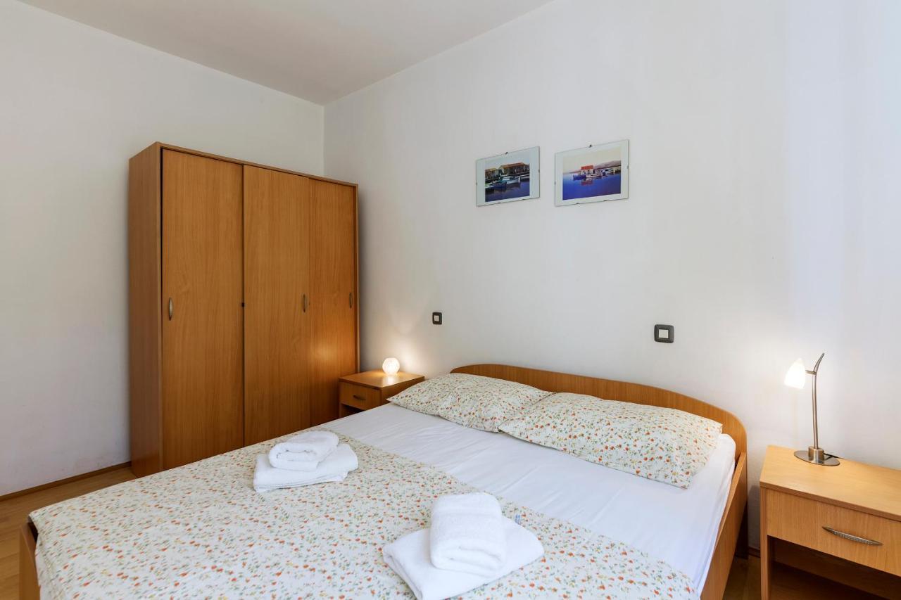 Apartments Pino Pula Exterior photo