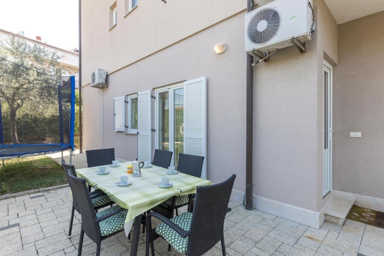 Apartments Pino Pula Exterior photo