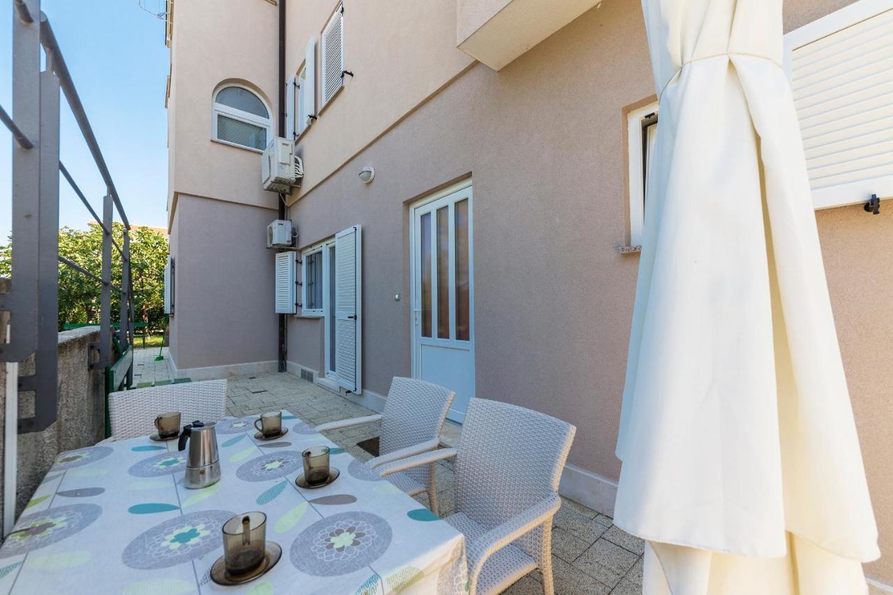 Apartments Pino Pula Exterior photo
