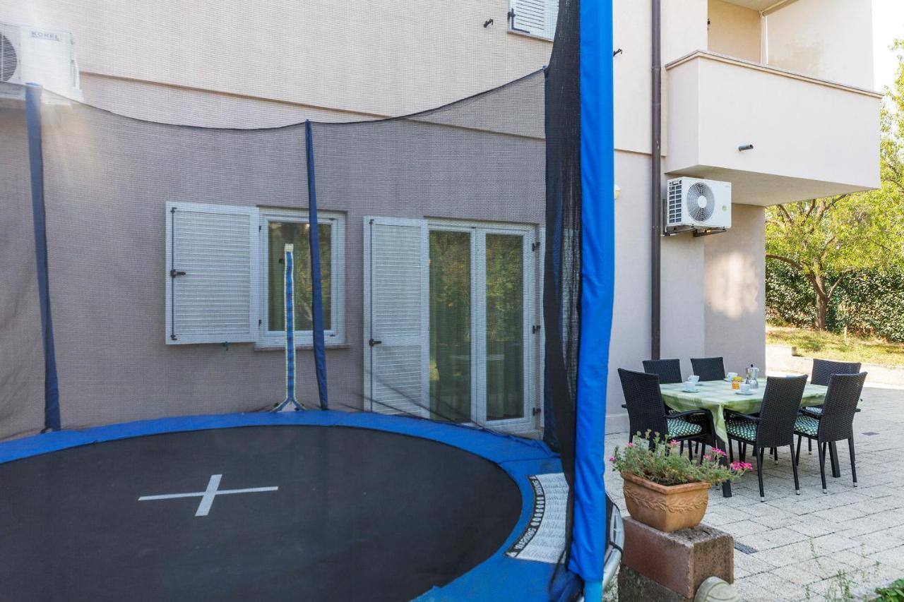 Apartments Pino Pula Exterior photo