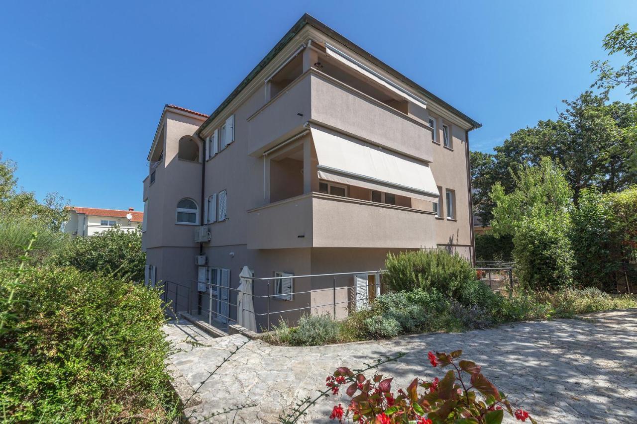 Apartments Pino Pula Exterior photo