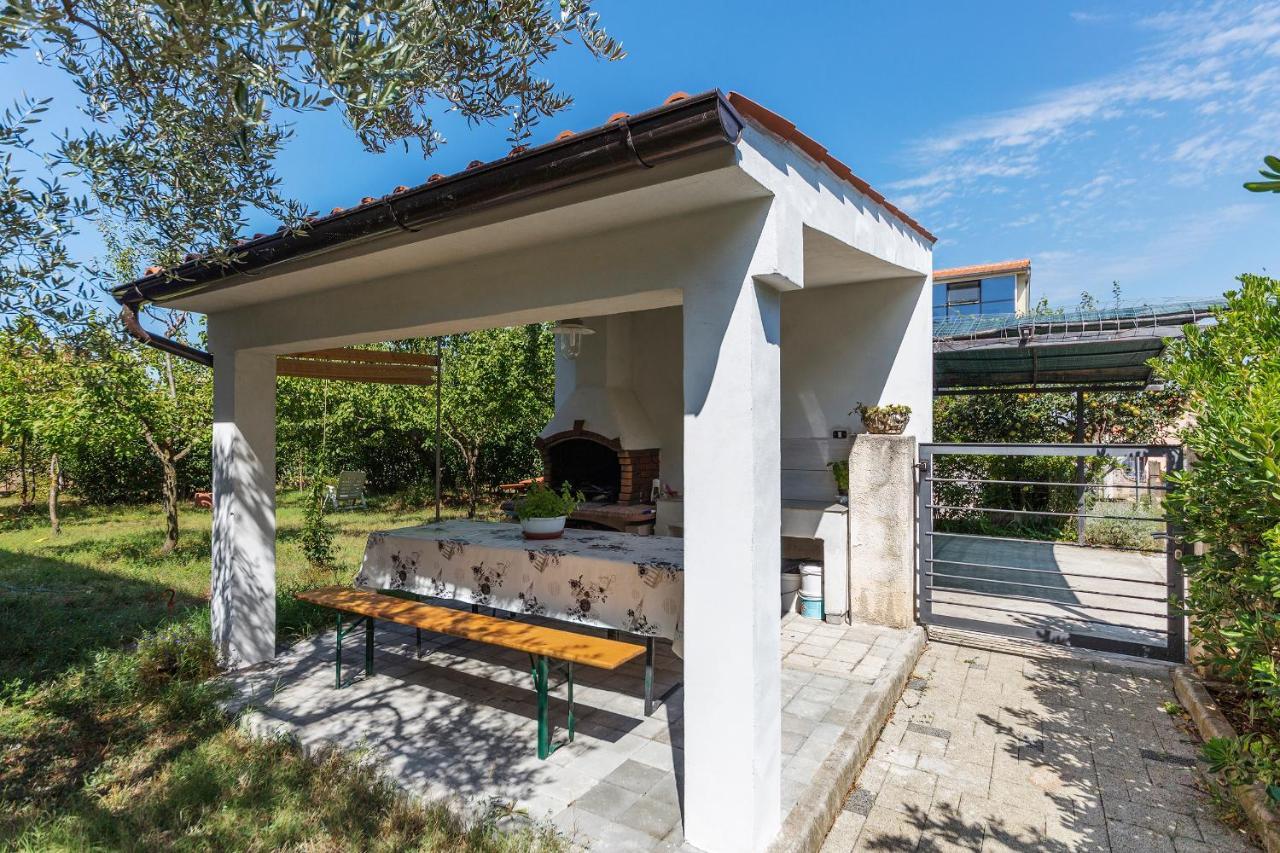 Apartments Pino Pula Exterior photo