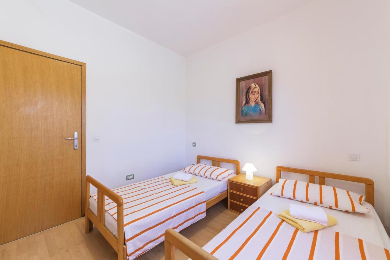 Apartments Pino Pula Exterior photo