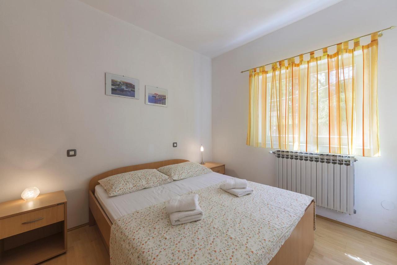 Apartments Pino Pula Exterior photo