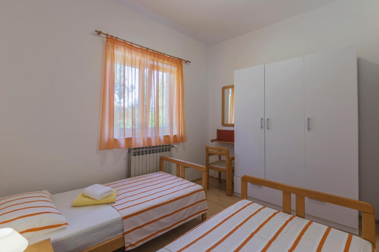 Apartments Pino Pula Exterior photo