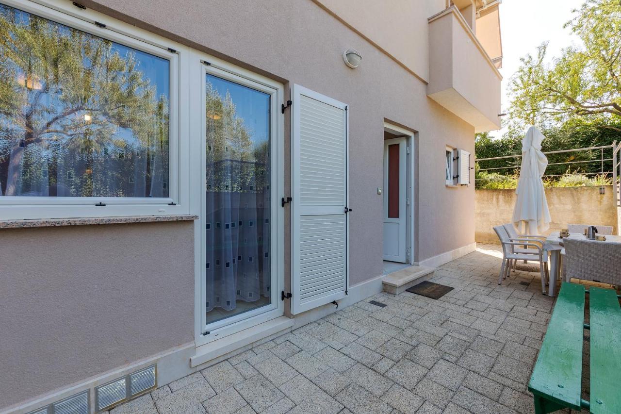Apartments Pino Pula Exterior photo