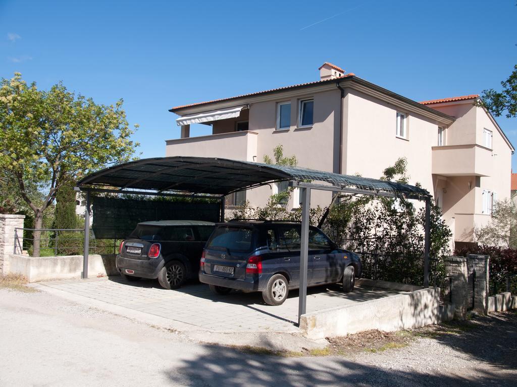 Apartments Pino Pula Exterior photo